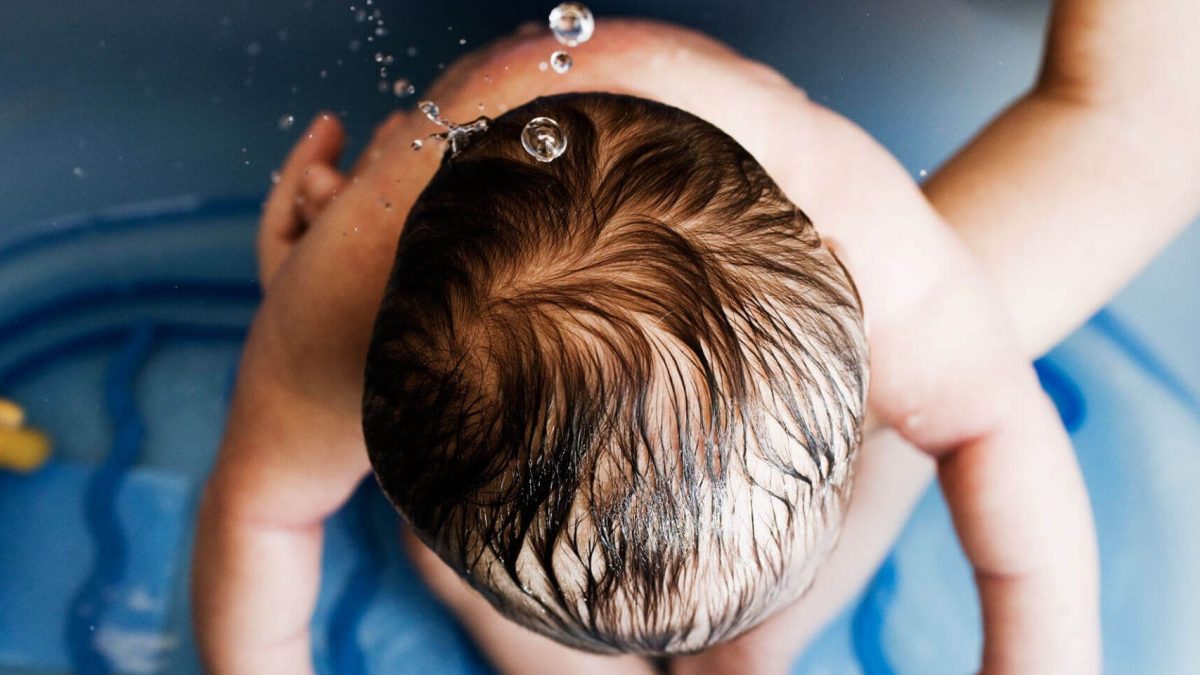 Babys hair washing