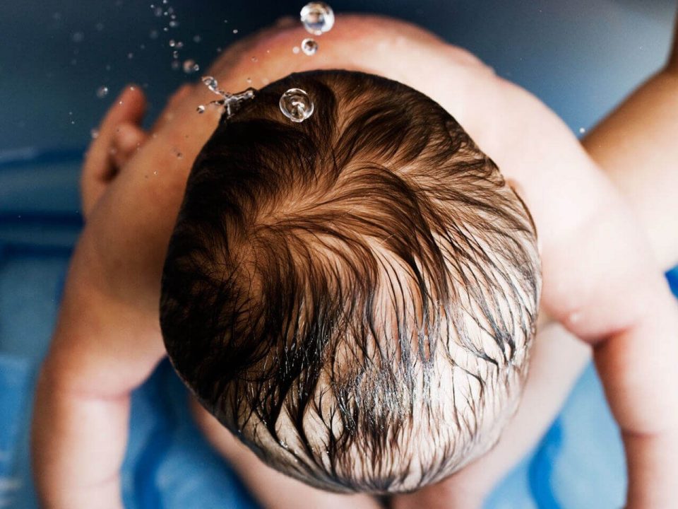 Babys hair washing
